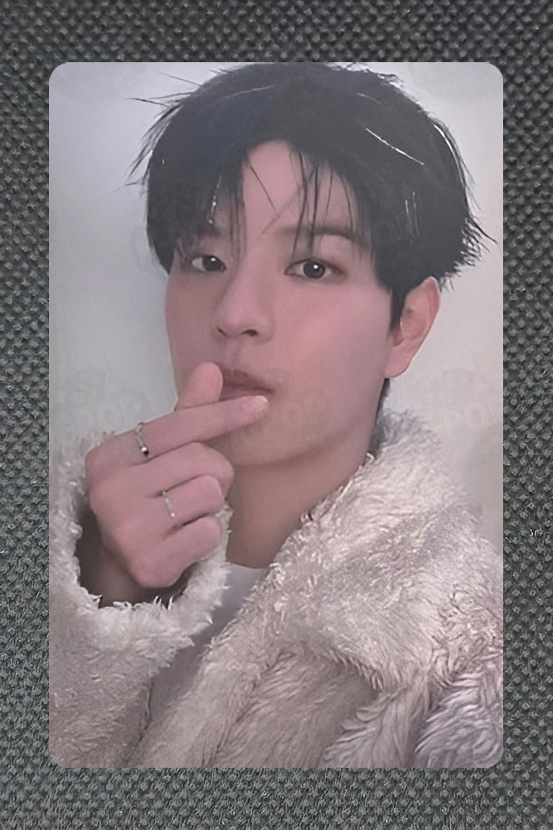 Stray Kids 5TH FANMEETING ‘SKZ 5’CLOCK’ SKZOO HOOD BLANKET SEUNGMIN