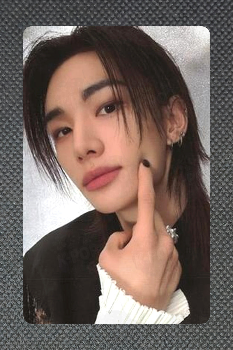 Stray Kids Stray Kids World Tour [RUN IT SEOUL] CARD HOLDER KEYRING Hyunjin
