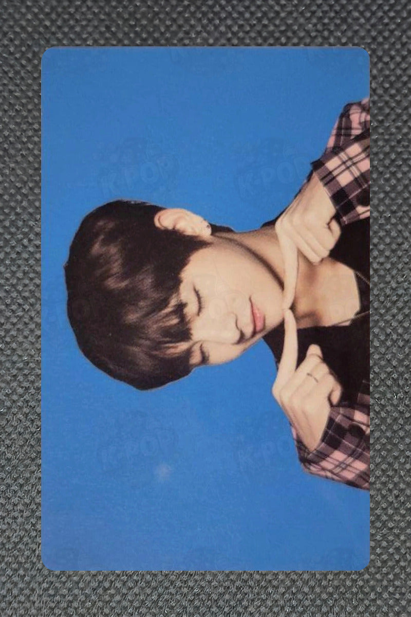 BTS 2017 BTS LIVE TRILOGY EPISODE III THE WINGS TOUR in Japan MINI PHOTO CARD VER.2 V