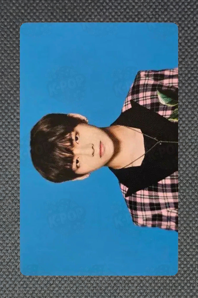 BTS 2017 BTS LIVE TRILOGY EPISODE III THE WINGS TOUR in Japan MINI PHOTO CARD VER.2 V