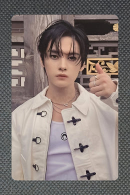 LEE KNOW