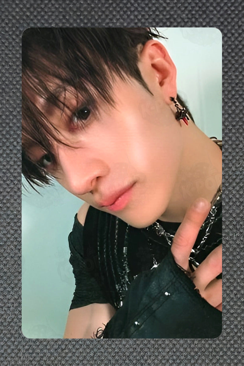 Stray Kids GIANT LIMITED A LEE KNOW