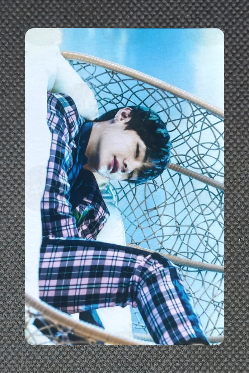 BTS 2017 BTS LIVE TRILOGY EPISODE III THE WINGS TOUR in Japan MINI PHOTO CARD VER.2 V